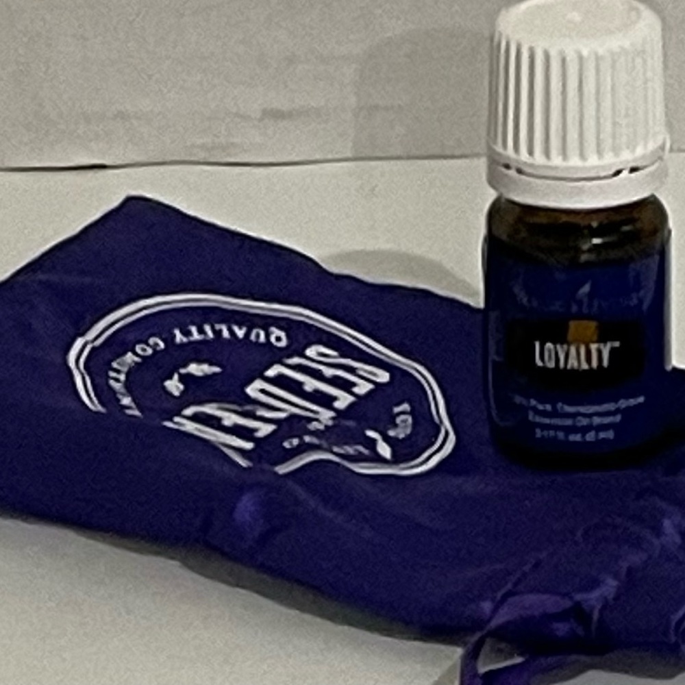 COPY - Young Living Essential Oils Loyalty 5 ml Brand New/Sealed & Pouch NEW